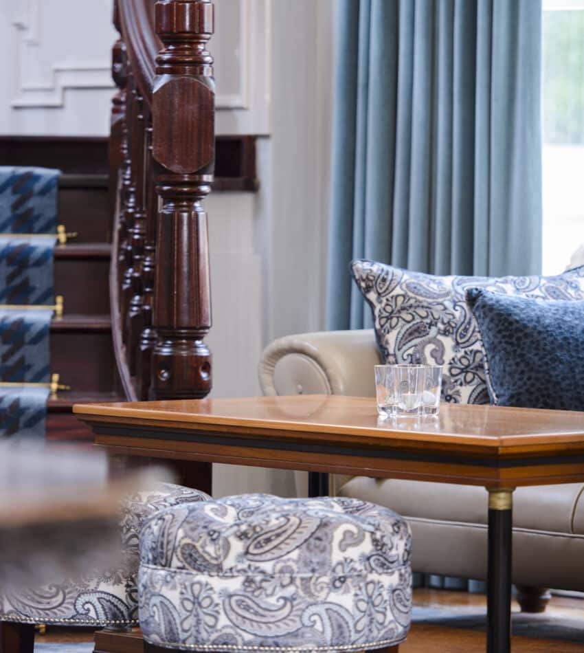 Lobby-lounge-killarney-avenue-hotel