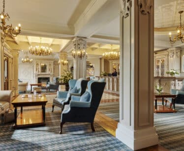 foyer-lounge-killarney-avenue-hotel