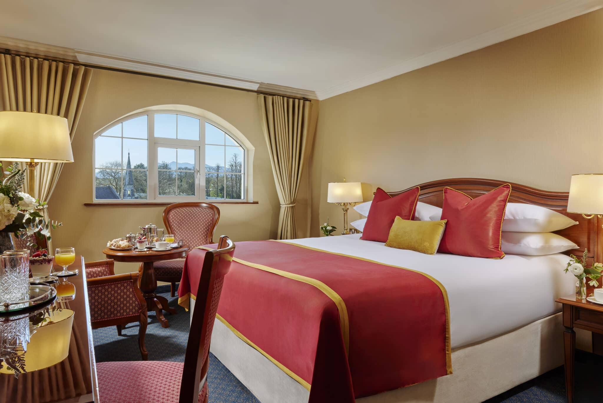 king-bedroom-killarney-avenue-hotel